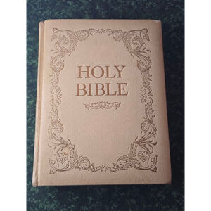 Vintage Windsor Holy Bible Family Edition Beige Gold with Padded Cover (1975)